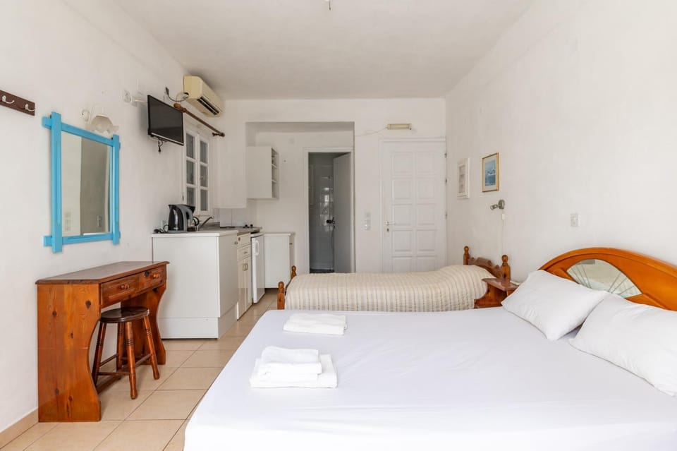 Property building, Living room, Bedroom
