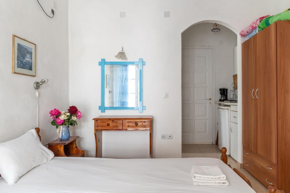 Property building, Living room, Bedroom