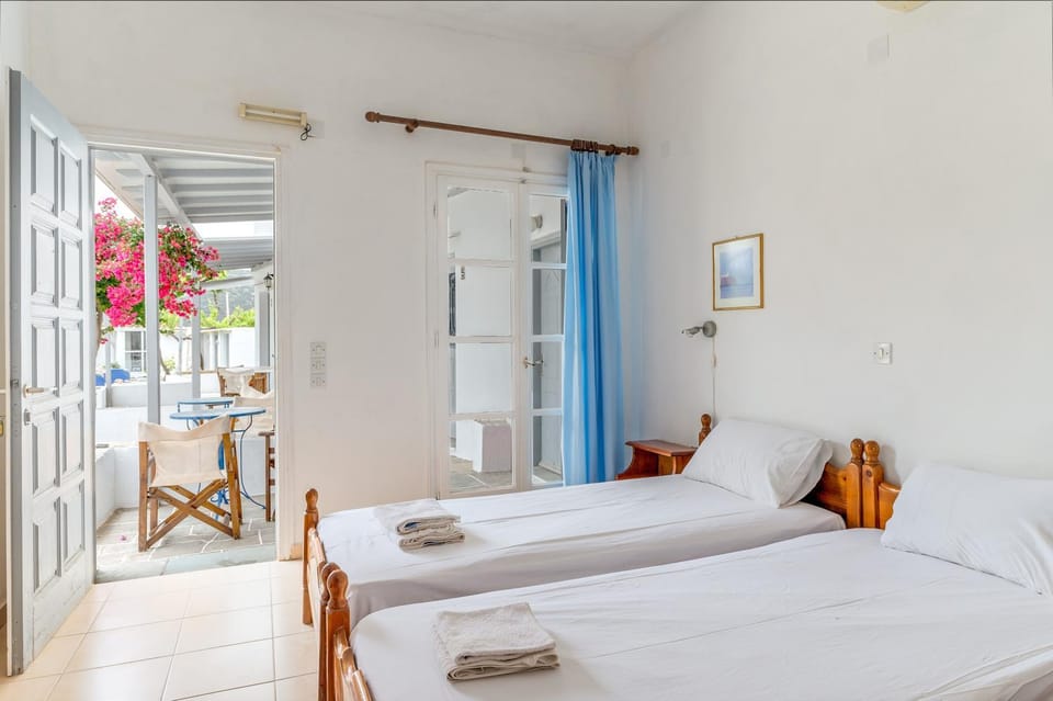Property building, Living room, Bedroom