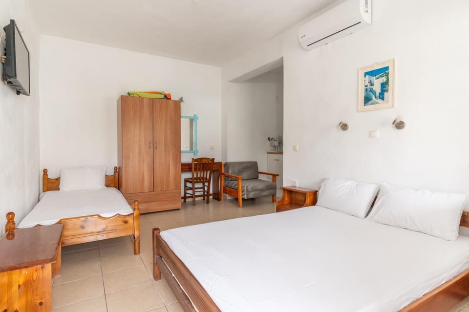 Property building, Living room, Bedroom