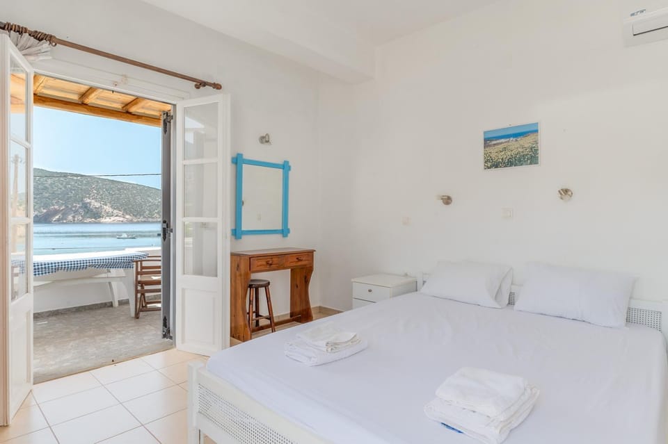 Property building, Living room, Bedroom