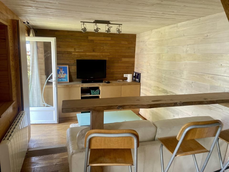 TV and multimedia, Dining area