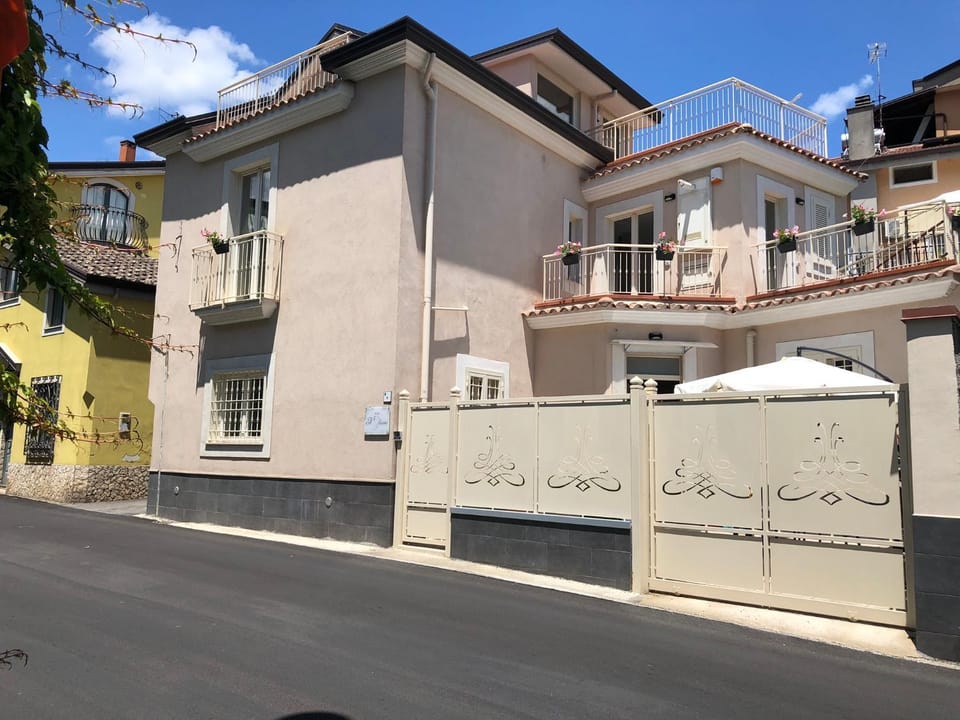 Day, Street view