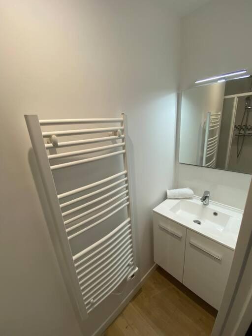 Bathroom, towels