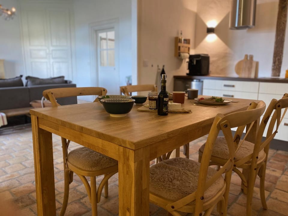Kitchen or kitchenette, Food and drinks, Dining area, Food