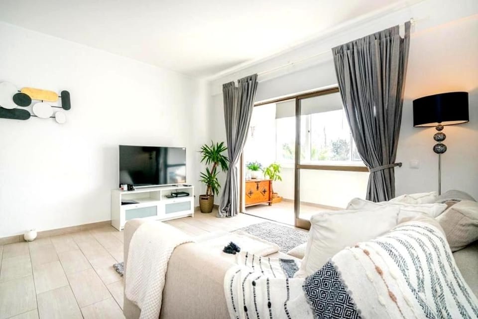 Bright & Relaxing Retreat near Vilamoura Marina Apartment in Quarteira