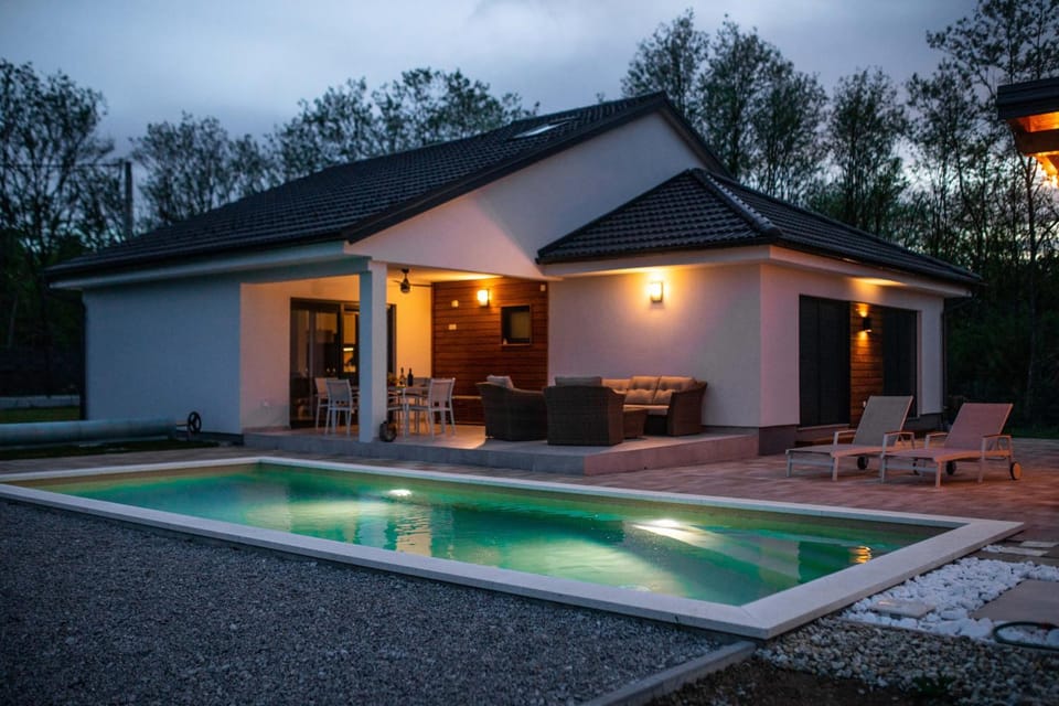 Property building, View (from property/room), Balcony/Terrace, Pool view, Swimming pool, sunbed