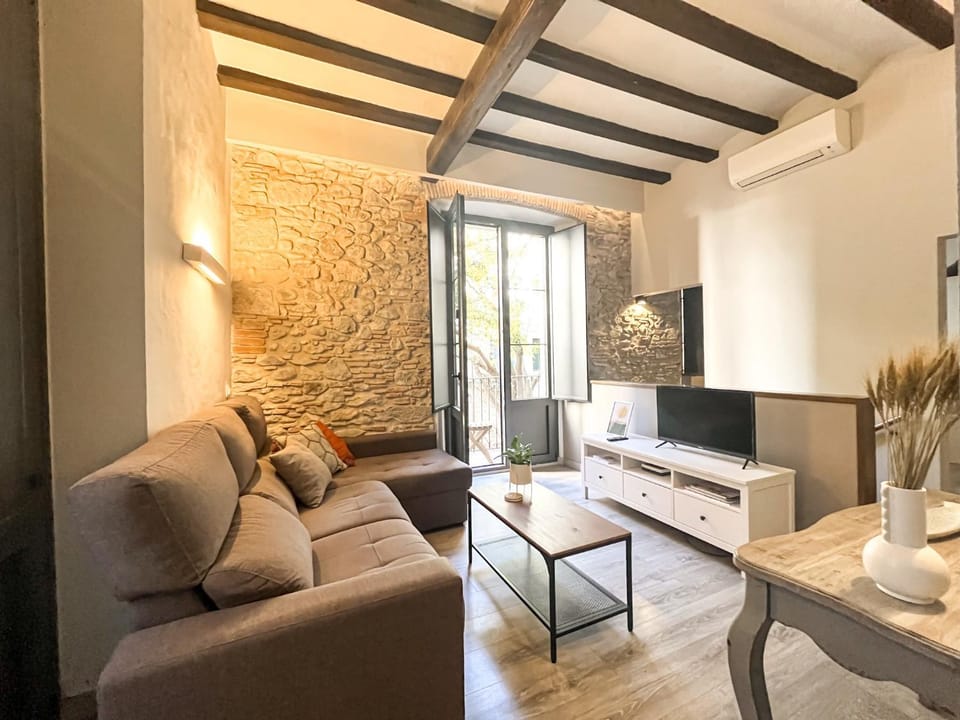 Old Town duplex with character Apartment in Girona