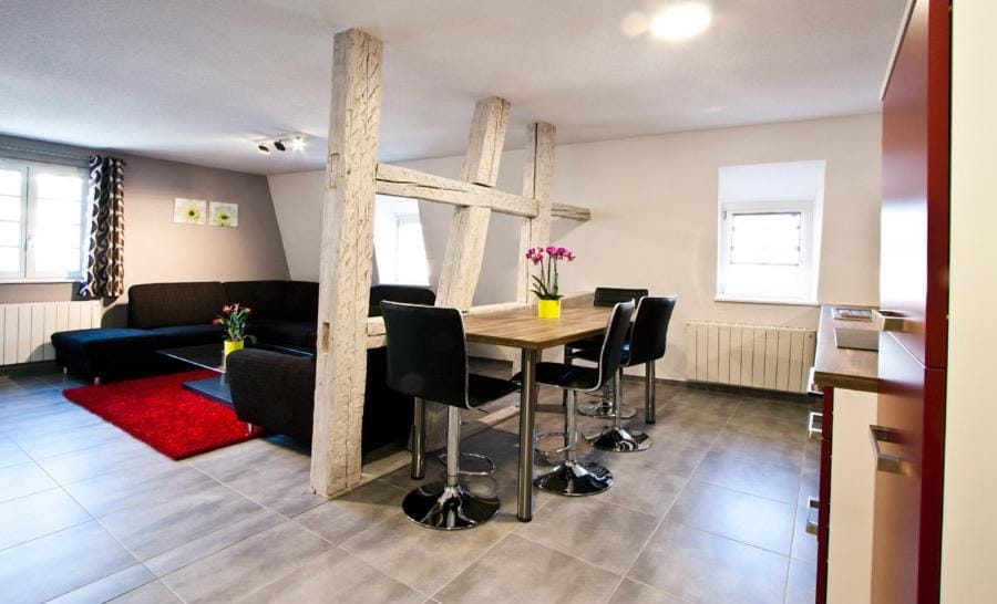 Day, Dining area