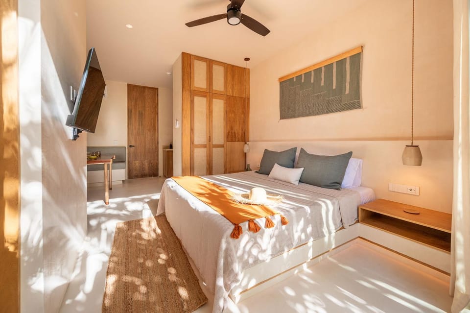 Photo of the whole room, Bedroom