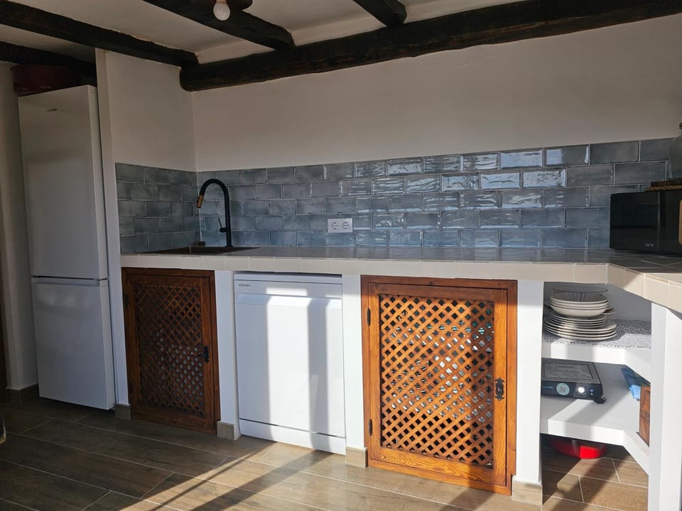 Kitchen or kitchenette, minibar, pet friendly, stove