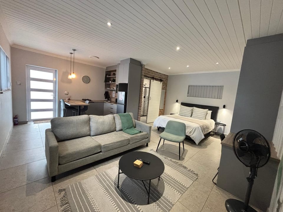 Bed, Living room, Photo of the whole room, Seating area, Bedroom