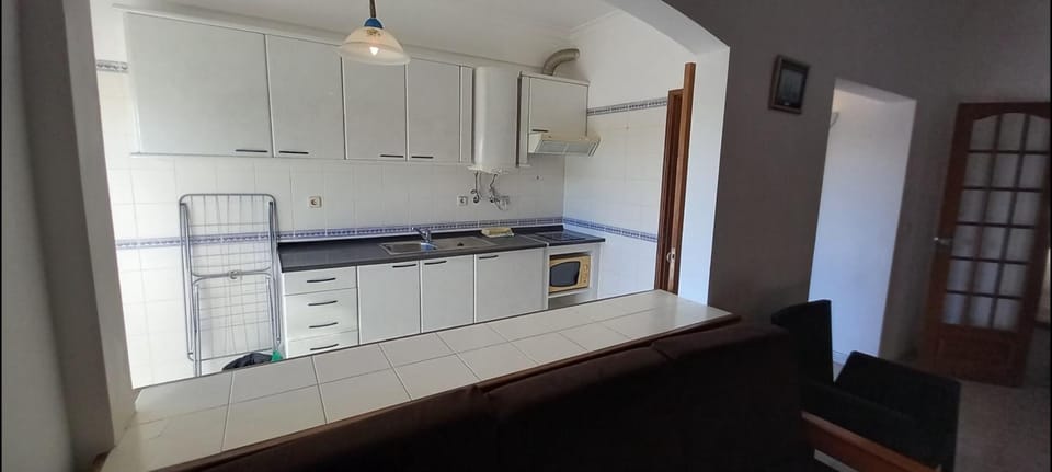 Kitchen or kitchenette, minibar