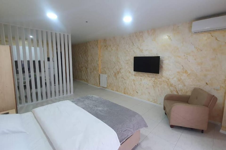 Просторная студия, New Boulevard Apartment in Batumi