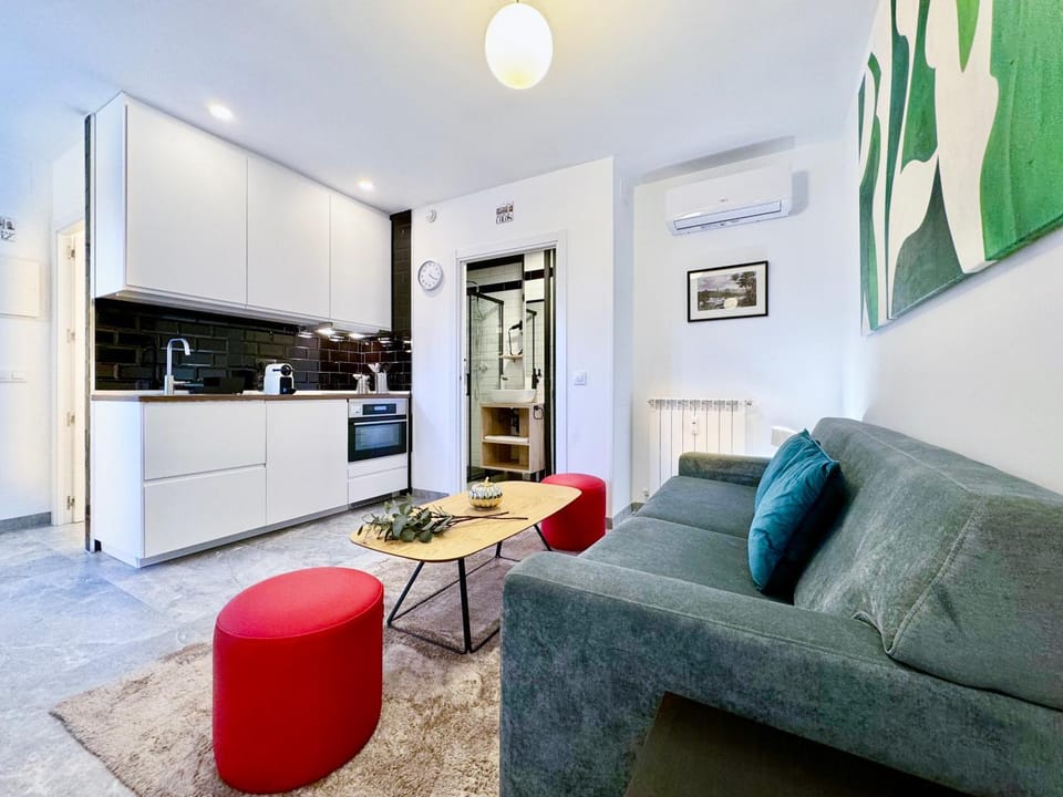 Kitchen or kitchenette, Living room, pet friendly, stove
