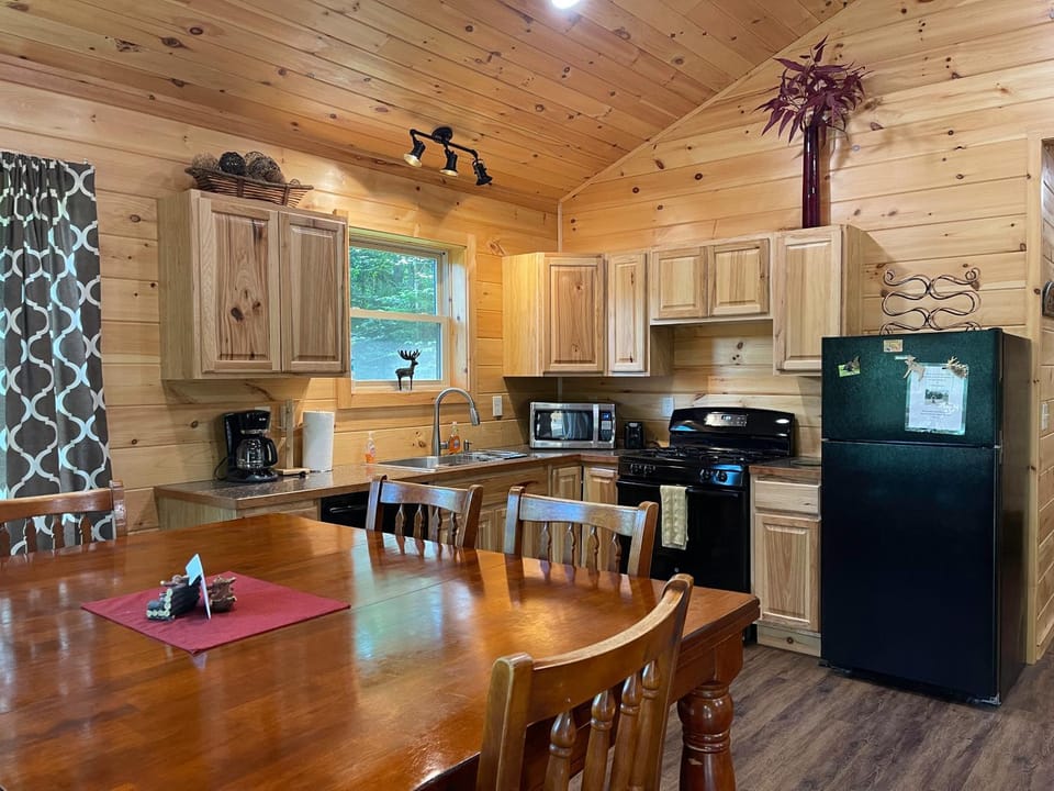 Dining area, kitchen