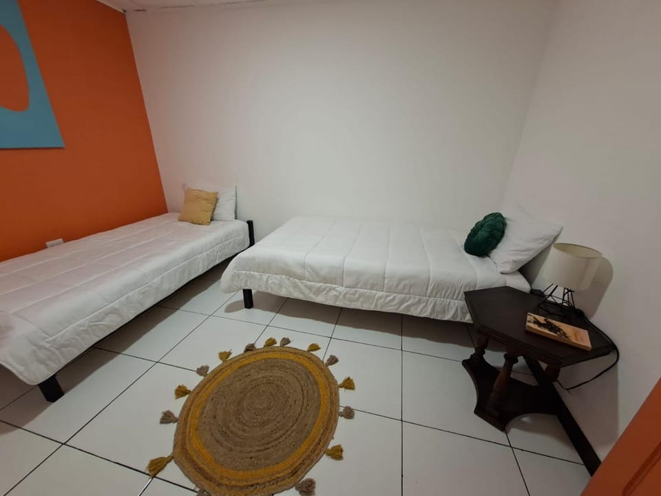 Lolas Hostal Habitacion Individual Baño Compartido Bed and Breakfast in San Jose