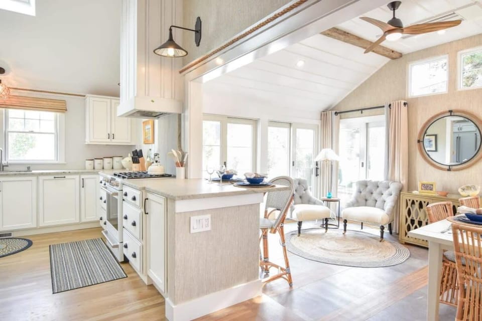 Designed for vacation Easy 0 3 mi walk to Grey Neck Beach House in Harwich