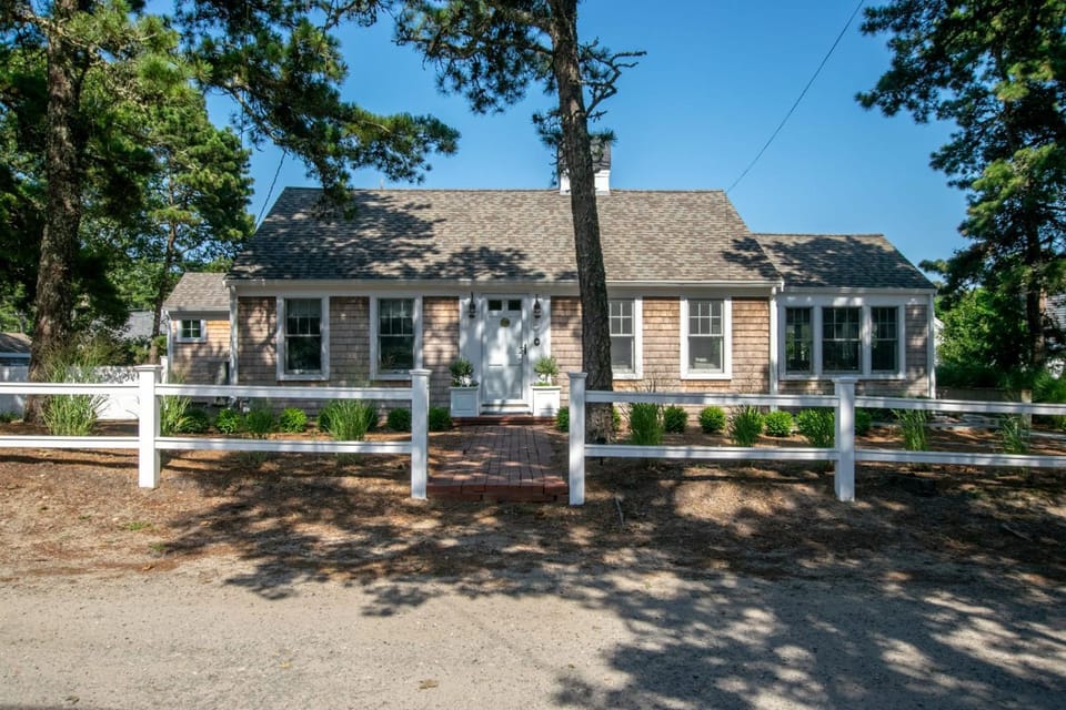 Designed for vacation Easy 0 3 mi walk to Grey Neck Beach House in Harwich