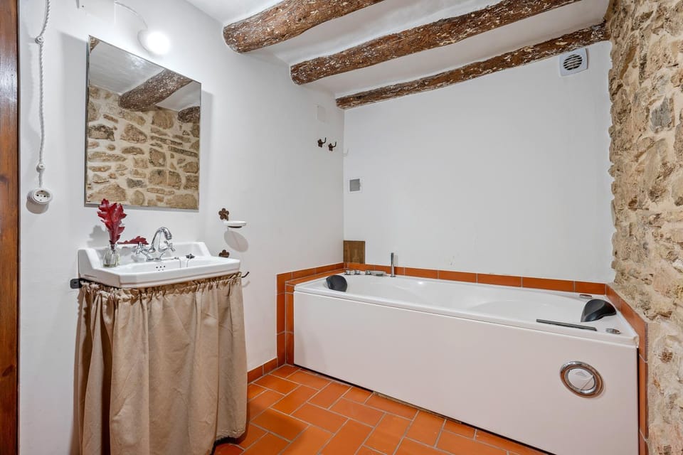 Bathroom, Living room