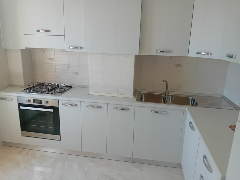 Kitchen or kitchenette, pet friendly, stove
