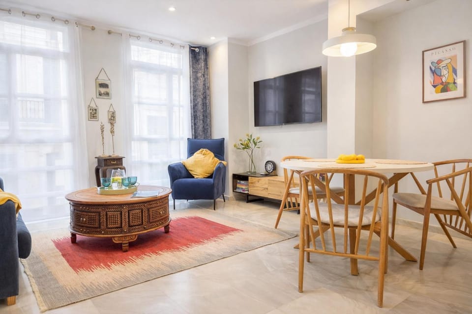 TV and multimedia, Living room, Seating area, Dining area