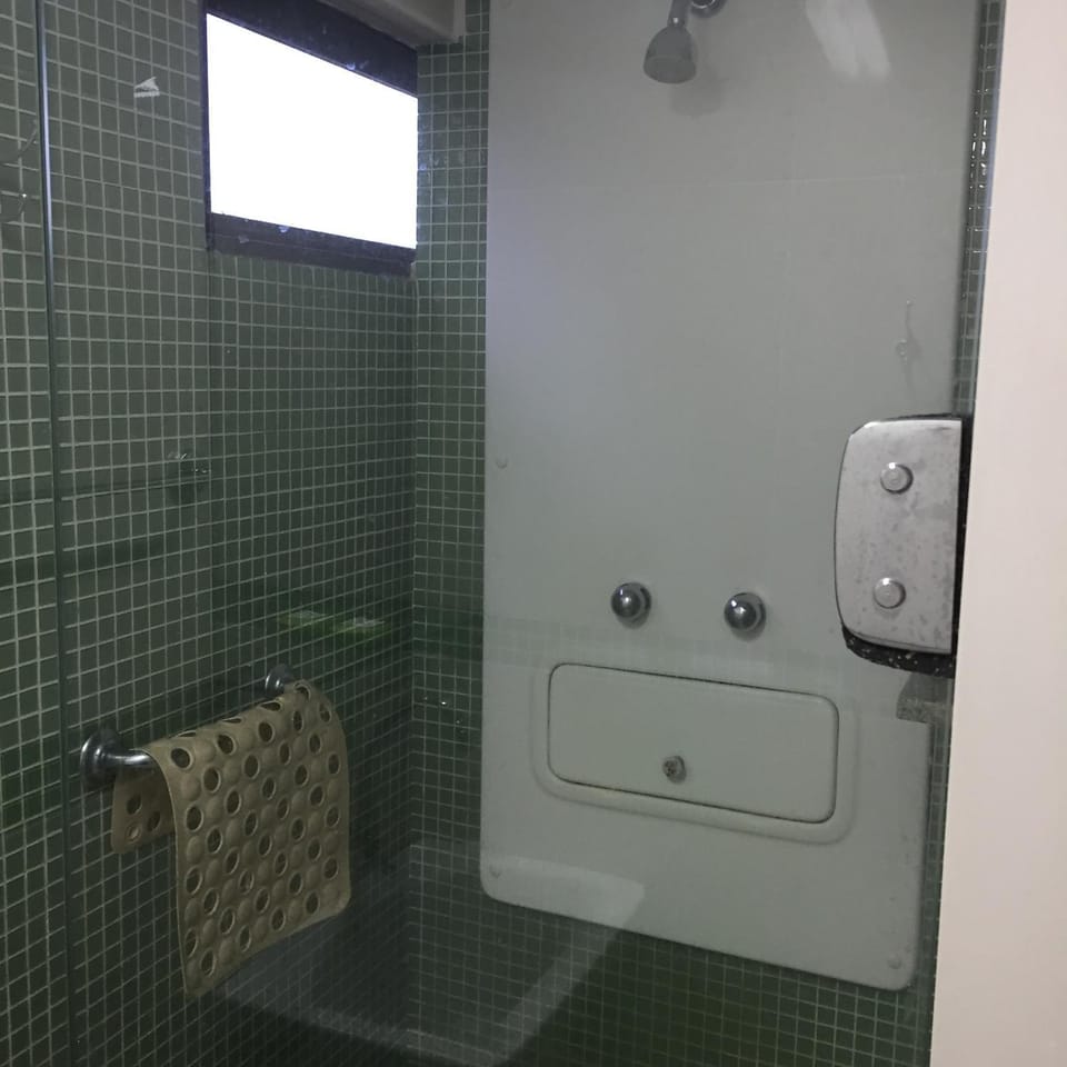 Shower, Day