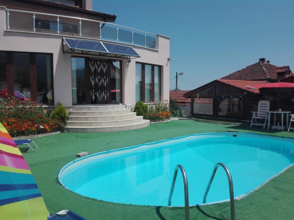 Swimming pool, Swimming pool