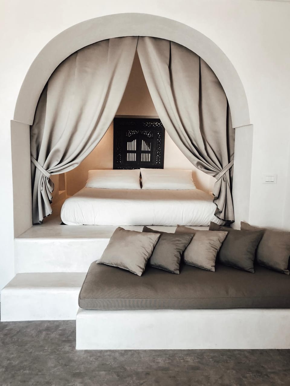 Bed, Living room
