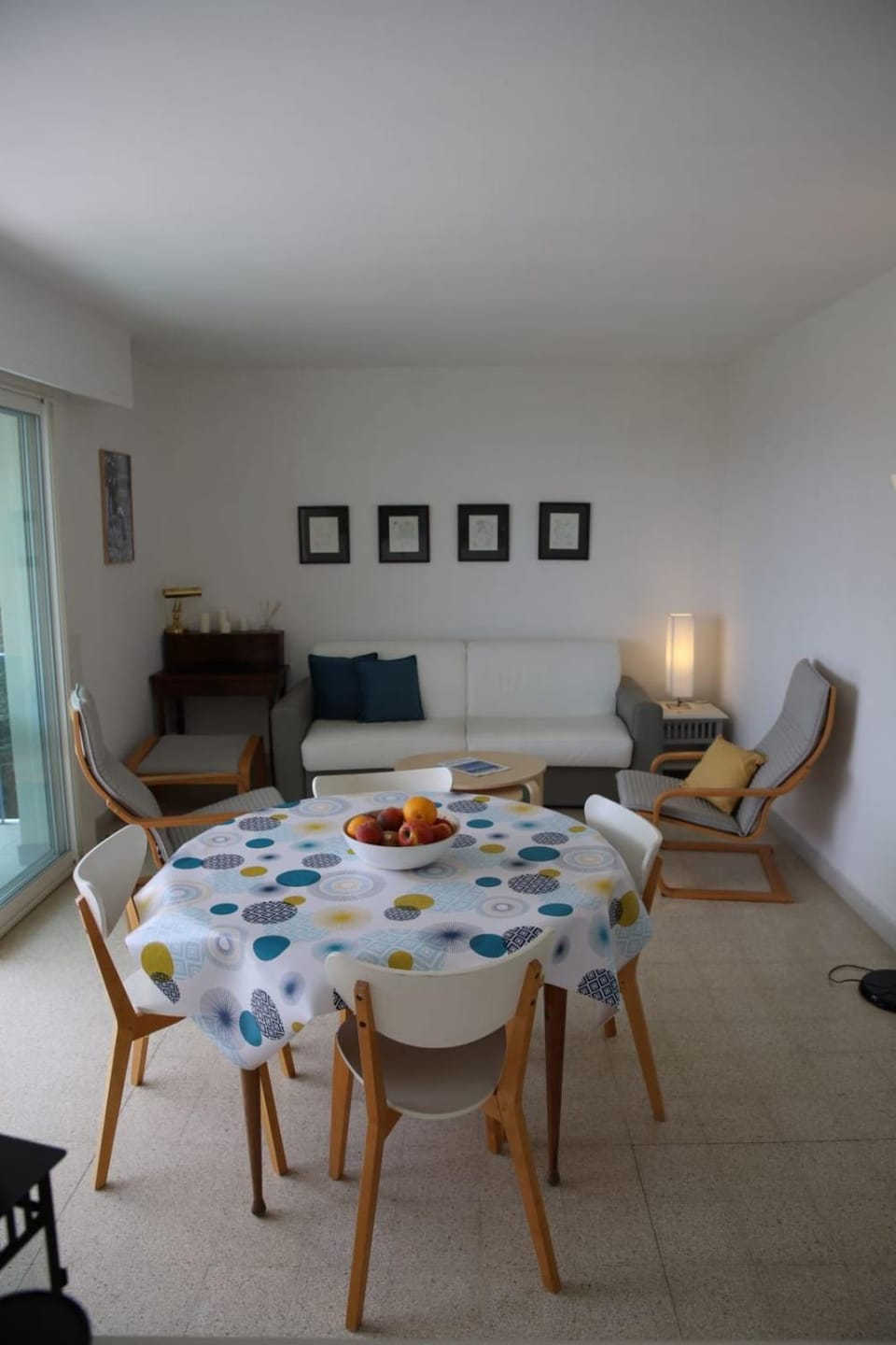 Spacious apartment with balcony and sea view Apartment in Antibes