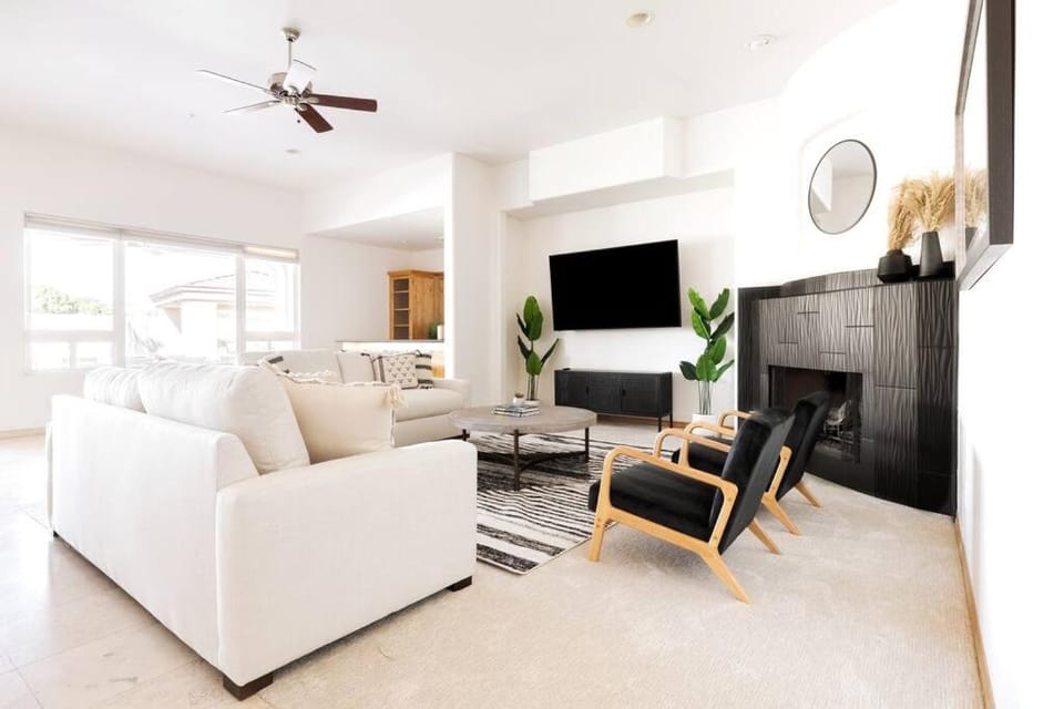 5 bd Luxury Oasis Heated Pool Spa Pickle Ball Apartment in Scottsdale