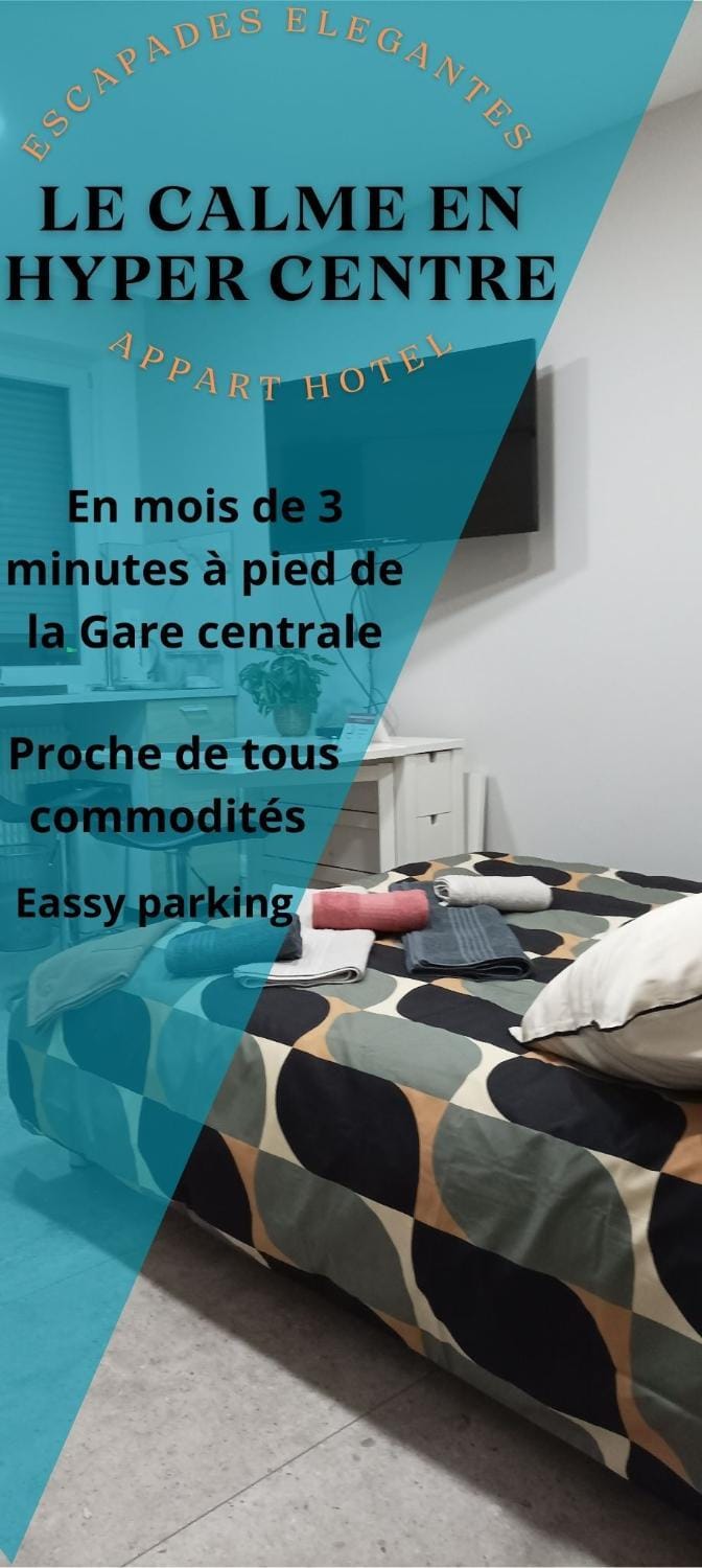 Bed, Photo of the whole room, Bedroom, Text overlay