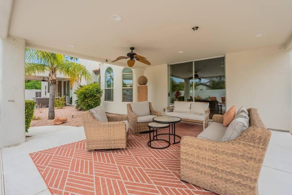 Stunning 5 Bed Luxury Oasis Heated Pool Hot Tub Apartment in Scottsdale