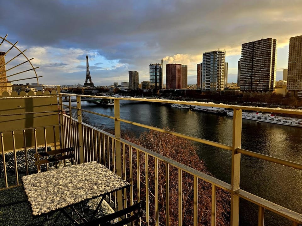 Appartement vue Tour Eiffel paris 16 Eme Apartment in Paris