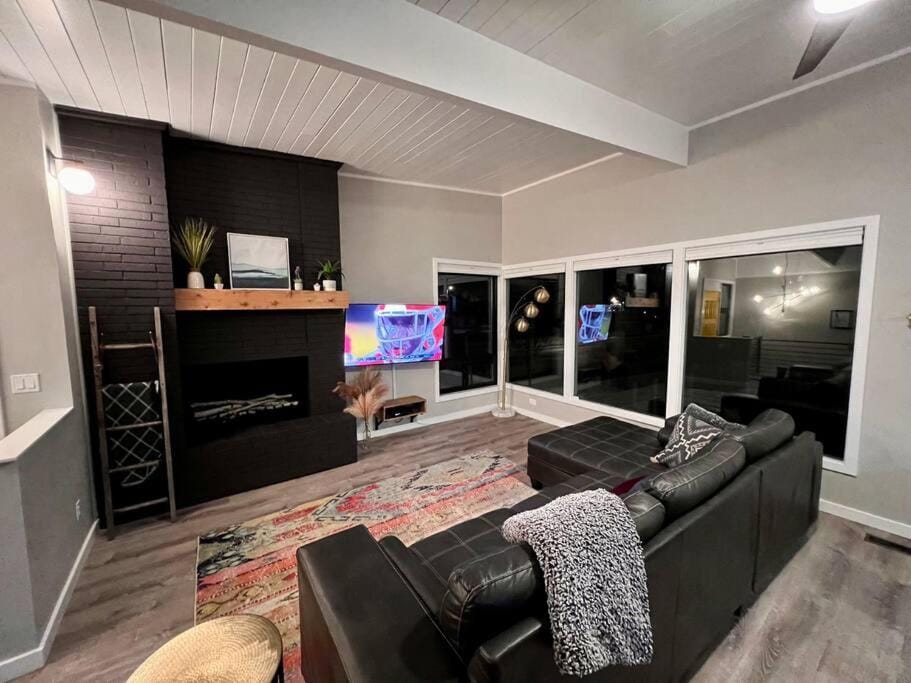 Mid Century Modern Montana Dream Home Apartment in Butte
