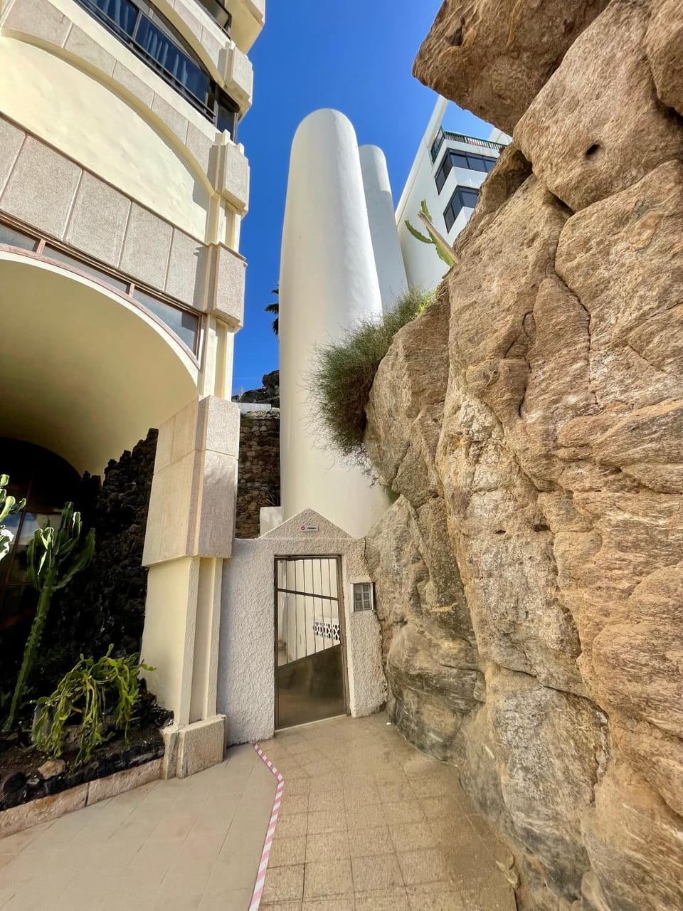 Property building, Facade/entrance