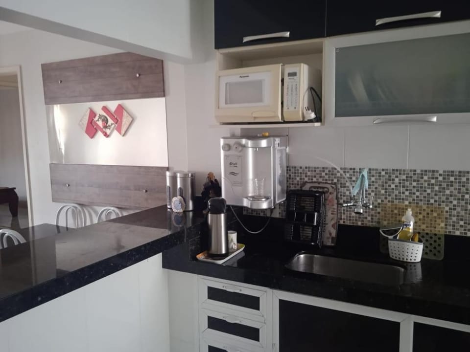 Kitchen or kitchenette, minibar, stove, toaster
