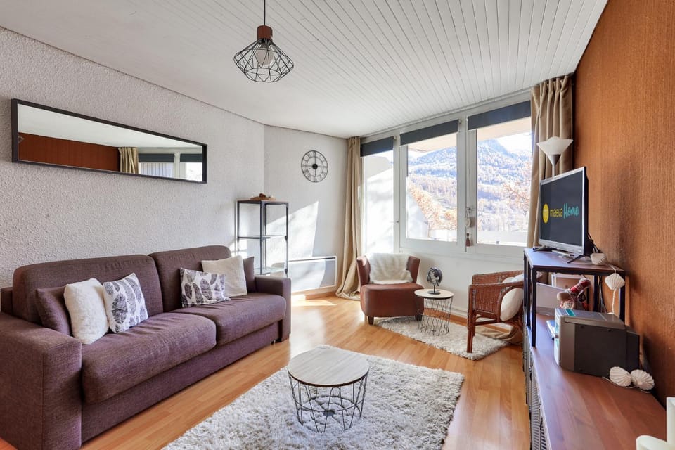 Bed, Living room, fireplace, kitchen