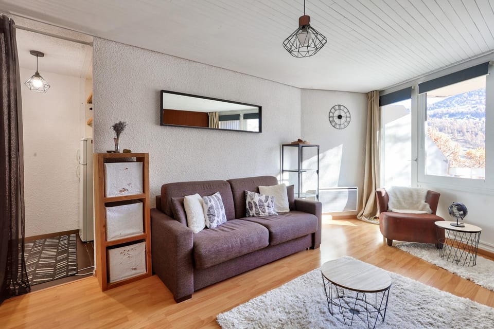 Bed, Living room