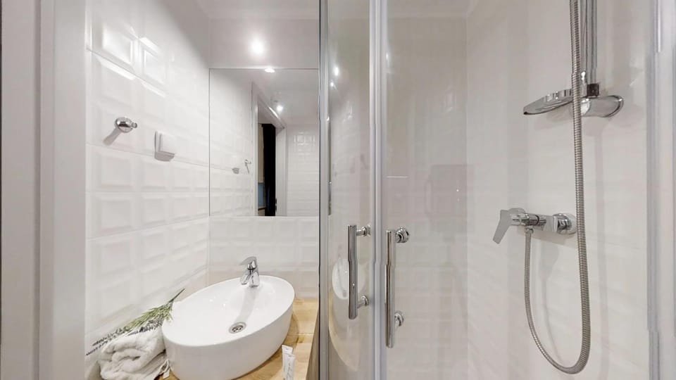 Shower, Bathroom, towels