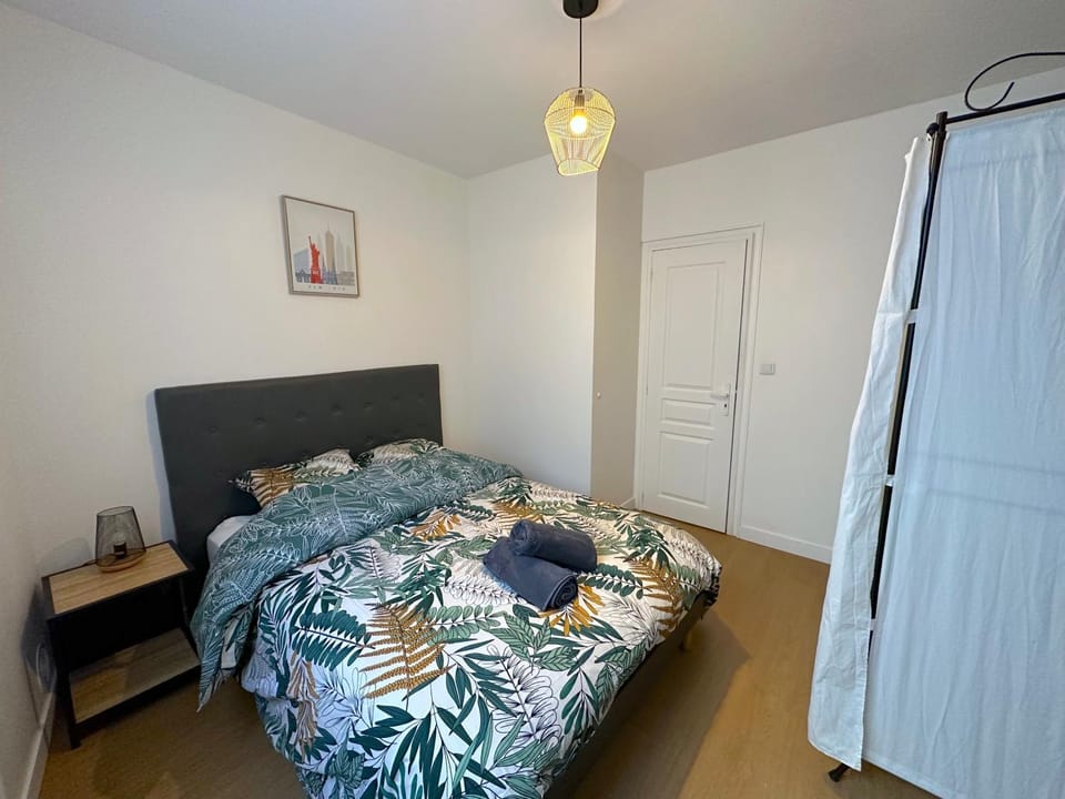Bed, Photo of the whole room, Bedroom, towels, wardrobe