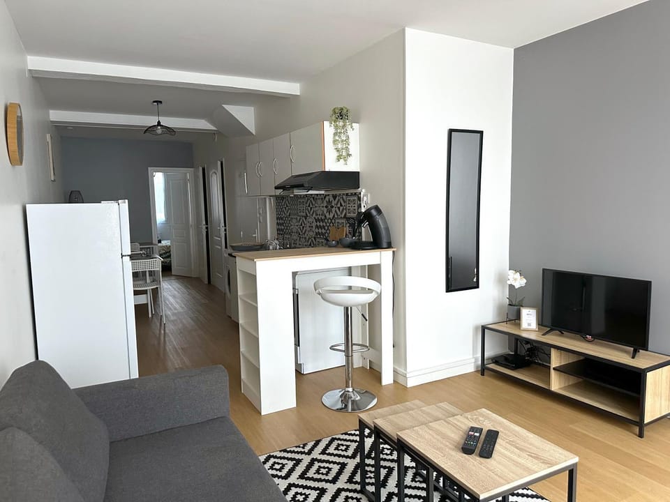 TV and multimedia, Kitchen or kitchenette, Living room, Seating area