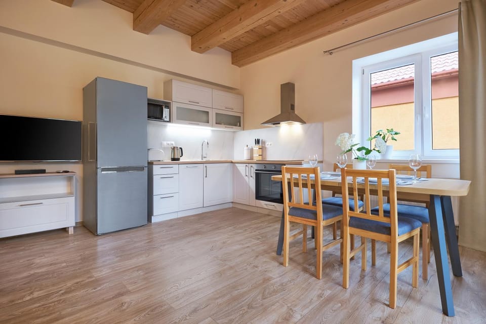 Kitchen or kitchenette, Dining area, dishwasher, oven, pet friendly, stove