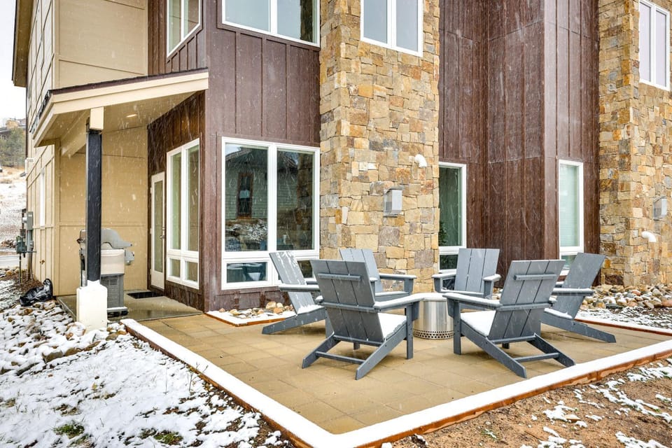Ski-In/Ski-Out Granby Getaway w/ Fire Pit! House in Granby