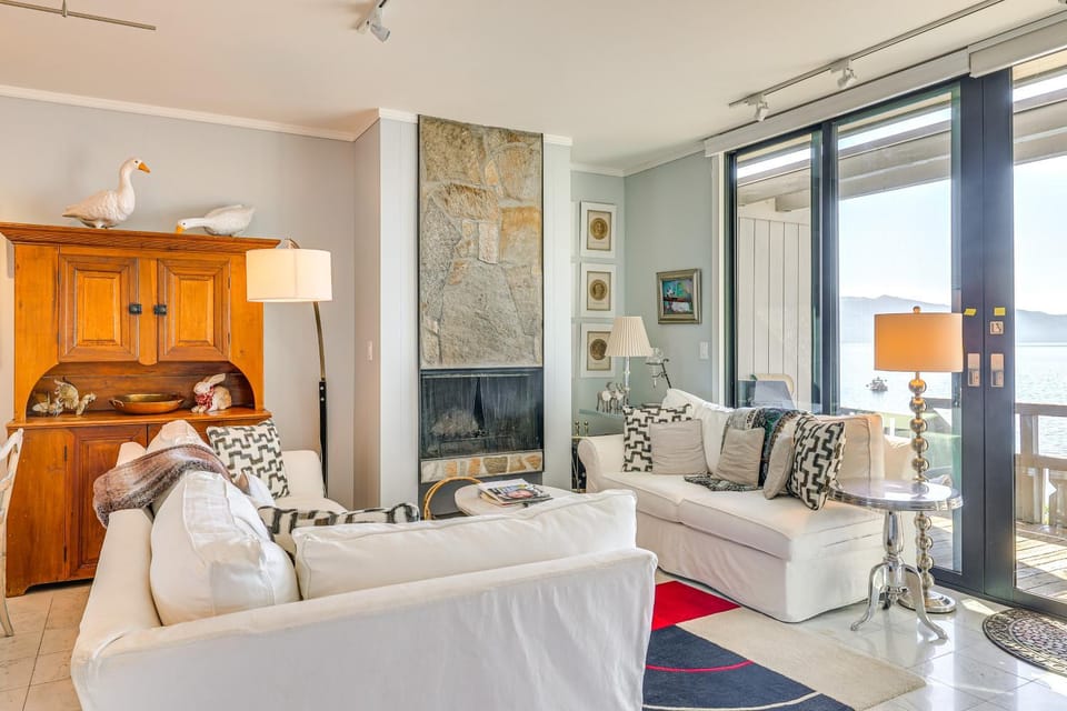 Lake Tahoe Gem with Furnished Deck and Water Views! Apartment in Incline Village