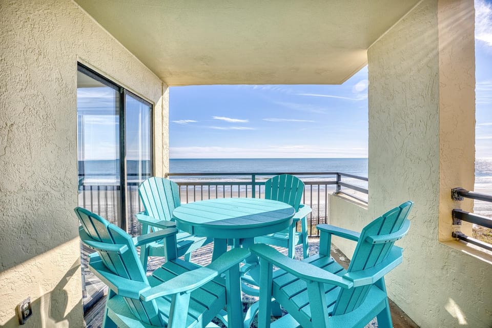 Natural landscape, Balcony/Terrace, Seating area, Dining area, Sea view