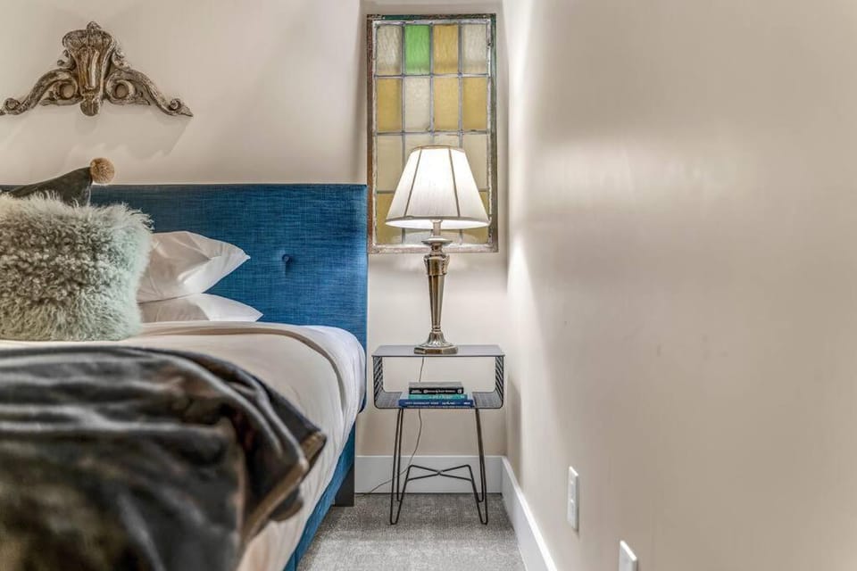 The Blue Serif - 1bd, 1 bth cozy dig Apartment in Milwaukee