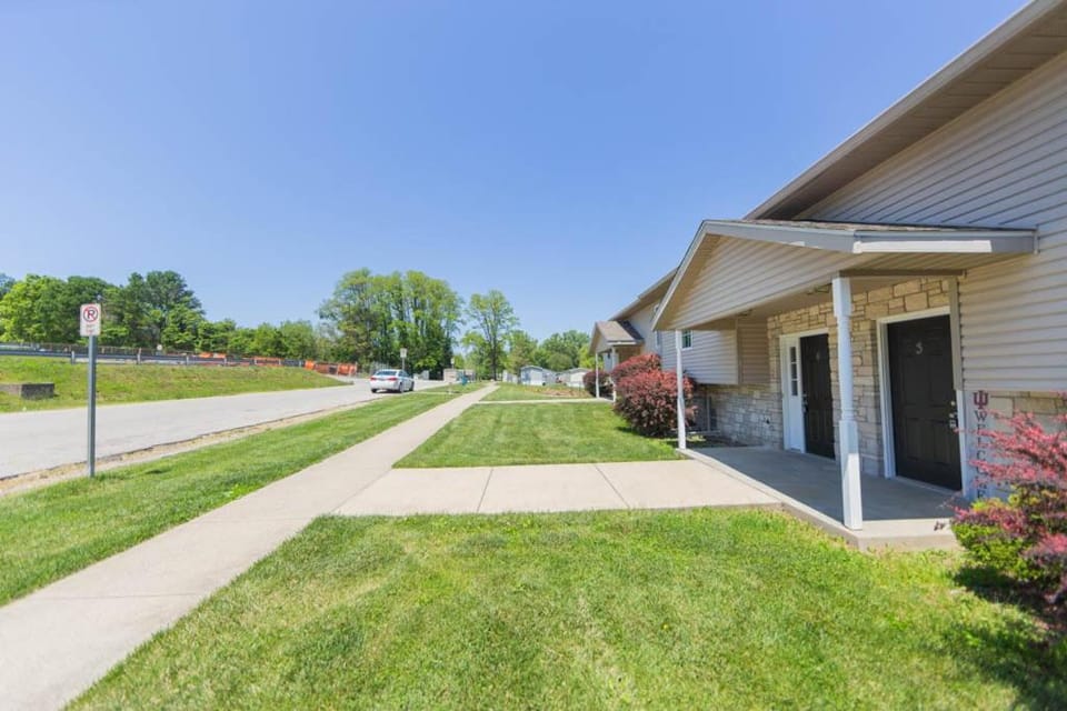 Property building, Street view