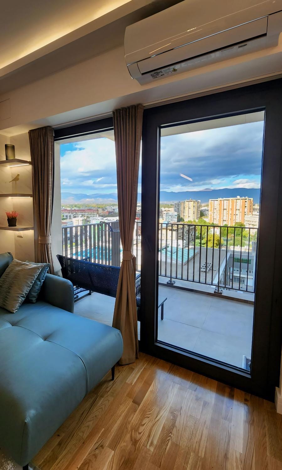 Day, View (from property/room), Balcony/Terrace, Living room, Seating area, Mountain view