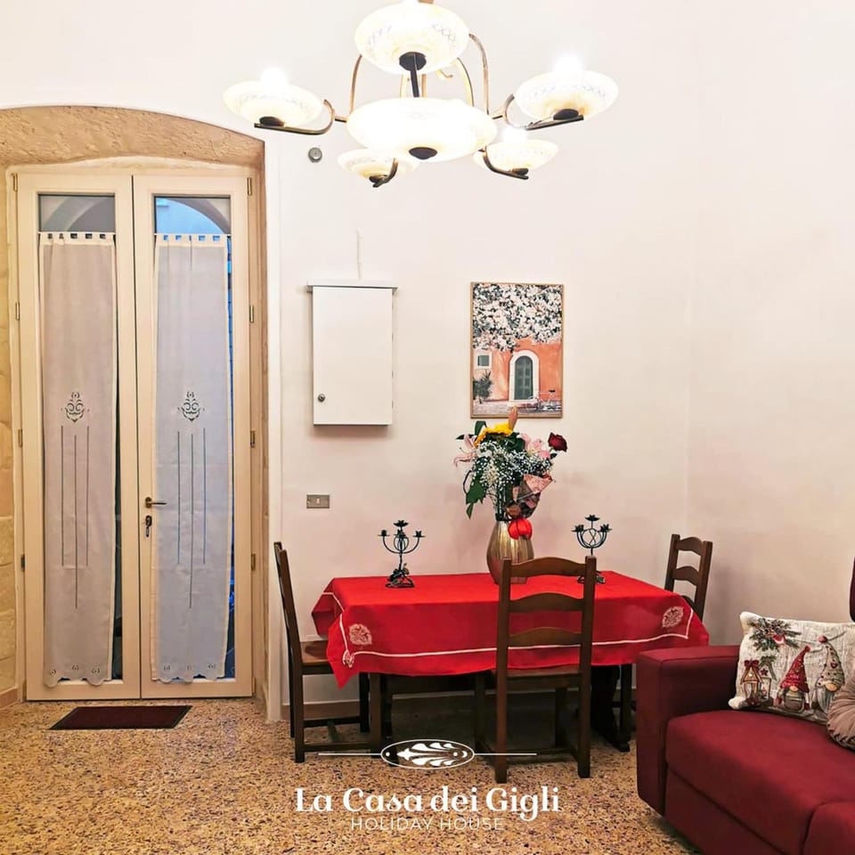 Living room, Seating area, Dining area, wardrobe